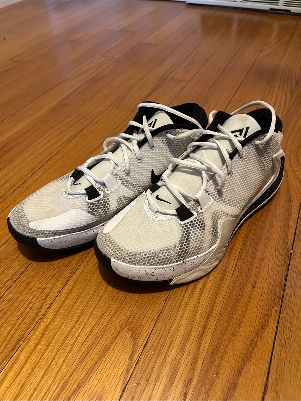 Nike Men’s White and Black Mesh Basketball Sneakers